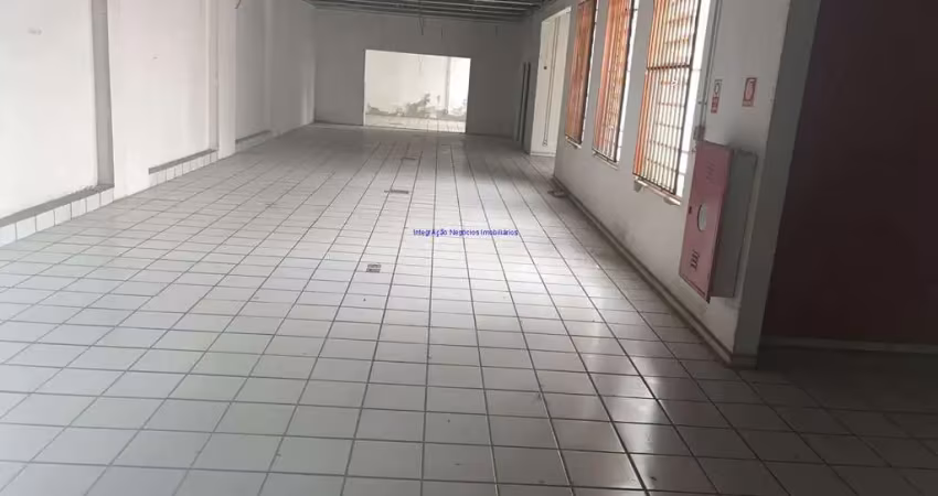 Loja 1.472m² e 02 banheiros.  condomínio com segurança/portaria.  excelente localização entre as ruas são benta, direita e quintino bocaiúva.
