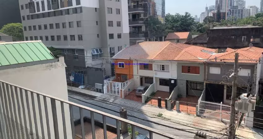 Apartamento 92m²,  03 dormitórios (sendo 01 suíte), 02 banheiros, 01 vaga de garagem e dependência de empregada..  condomínio com portaria e segurança