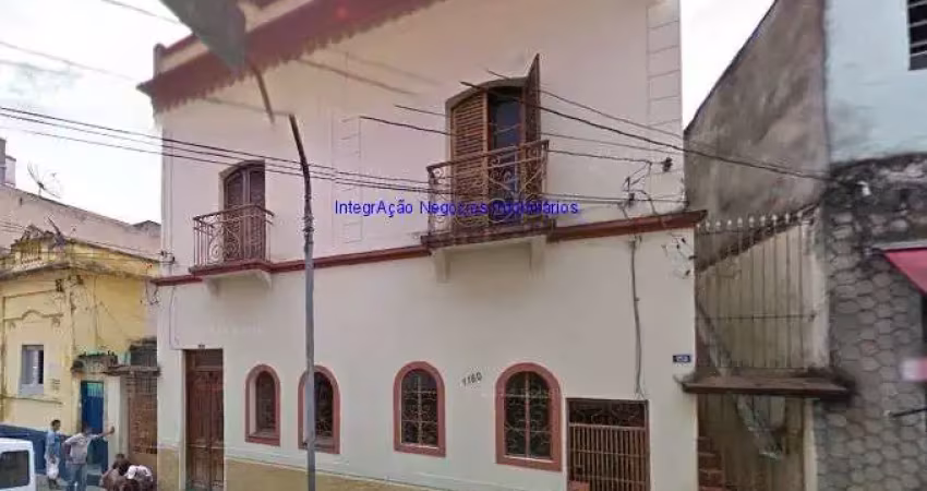Casa 240m², 03 dormitórios e 01 banheiro.  excelente localização entre as ruas samuel das neves, delegado  everton e avenida nove de julho.