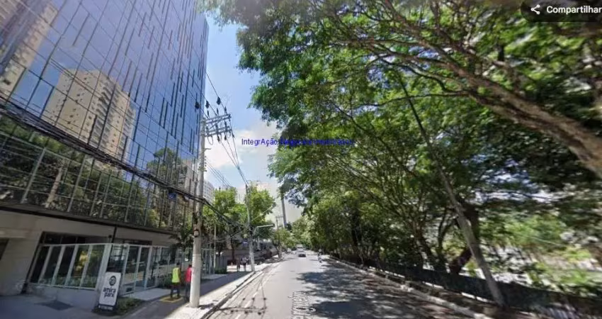 Loja  113,89m² e 02 banheiros.  excelente localização á 5 minutos andando para a estação do metrô são joaquim; entre as ruas professor antônio