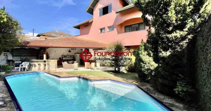 Cond São Paulo II - Linda c/ 4 suítes, lareira, gourmet e piscina!