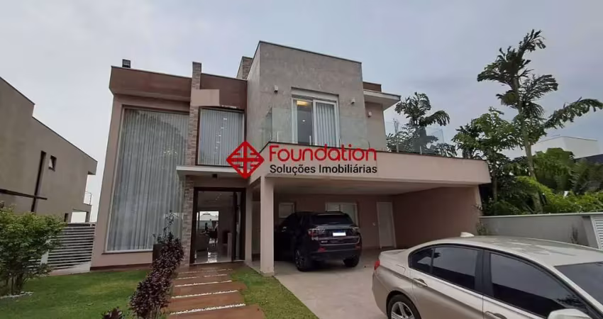 Reserva do Vianna – Linda casa, 4 sts, piscina e excelente localização!