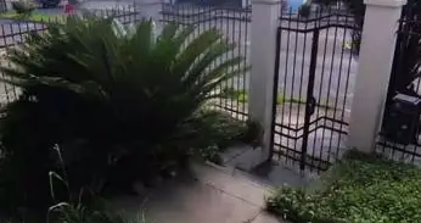 Sobrado triplex 5 quartos sendo 2 suítes para venda no bairro jardim itu-sabará em porto alegre