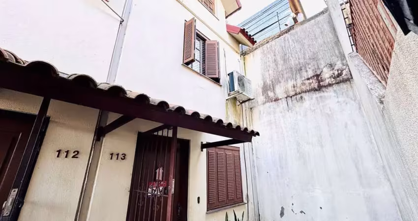 Casa em condomínio para venda no bairro camaquã em porto alegre