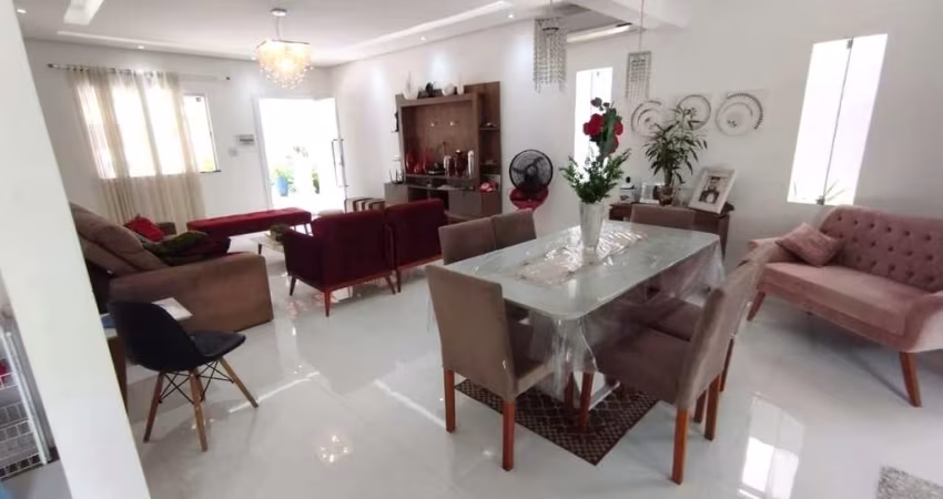 CASA TÉRREA COM 3 QUARTOS SENDO 2 SUÍTES! ÁREA TOTAL DE 450M²