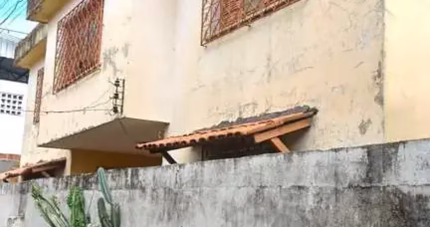Casa de 2 pavimentos em vila fechada! área total de 117m² nascente.