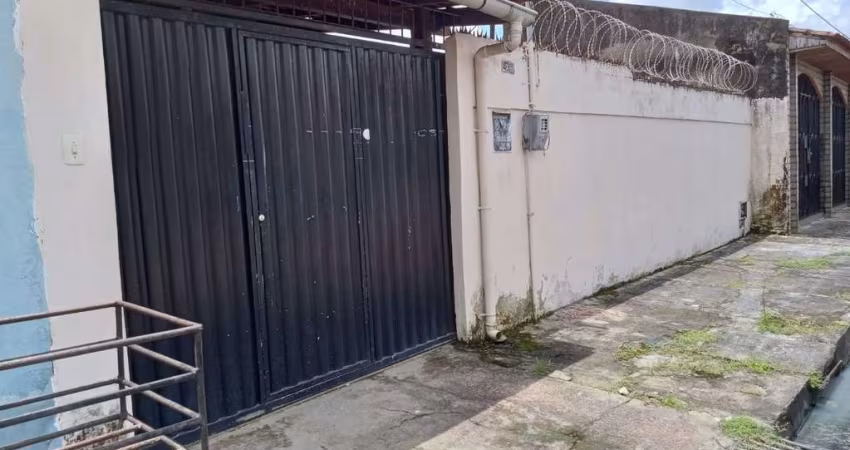 CASA TÉRREA NO CONJUNTO CORDEIRO DE FARIAS! ÁREA PRIVATIVA DE 64M². ÁREA TOTAL DE 189M² 02 VAGAS DE GARAGEM.