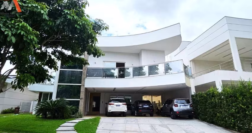 -COP 30 - CASA DE 2 PAVIMENTOS COM 6 SUÍTES + 1 QUARTO + GABINETE NO CONDOMÍNIO ÁGUA CRISTAL! -ÁREA PRIVATIVA: 1.800M². -03 VAGAS DE GARAGEM