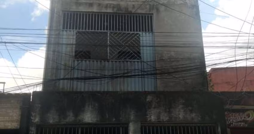 CASA DE 3 PAVIMENTOS COM PONTO COMERCIAL NO BAIRRO DO GUAMÁ! ÁREA PRIVATIVA DE 240M². 01 VAGA DE GARAGEM.