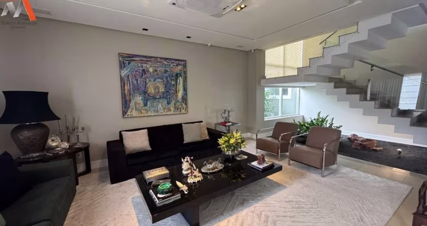 -COP 30 - CASA DE 2 PAVIMENTOS COM 4 SUÍTES + GABINETE NO CONDOMÍNIO ÁGUA CRISTAL! -ÁREA PRIVATIVA: 950M². -03 VAGAS DE GARAGEM.