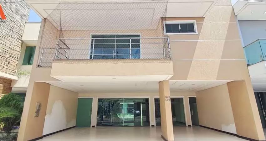 Casa de 2 pavimentos em condomínio fechado com 4 quartos sendo 3 suítes! área privativa de 195m². 03 vagas de garagem. nascente.