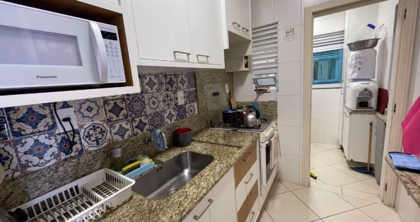 Apartamento 02 dormitórios  50 metros mar