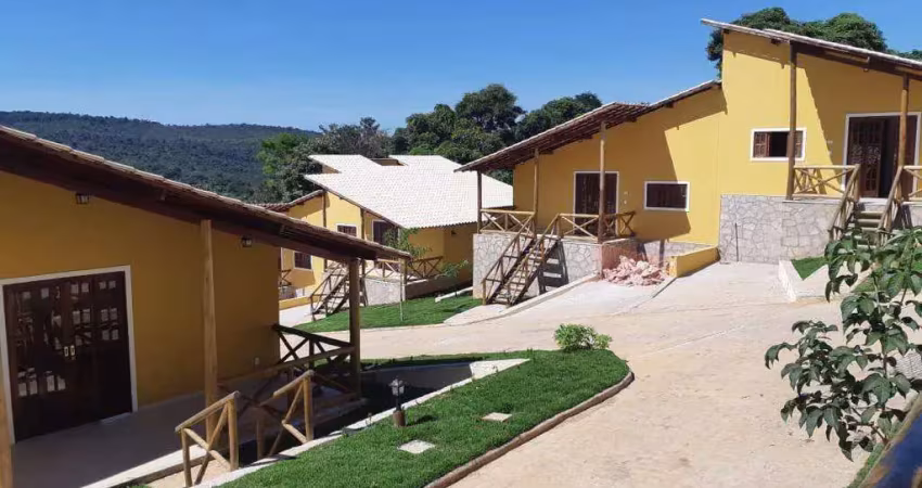 CASA EM CONDOMINIO: DOIS DORMITÓRIOS, SENDO UMA SUÍTE, NASCENTE TOTAL, MOBILIADA, LOCALIZADA NO CEN
