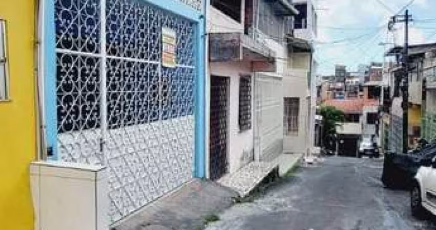 EXCELENTE CASA NA LIBERADE ótima localização,  Nascente , garagem , reformada e próximo a ponto de