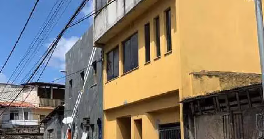 CASA DUPLEX, NASCCENTE, OITO DORMITÓRIOS, PISCINA, GARAGEM PARA DOIS VEICULOS SÓ Á VISTA