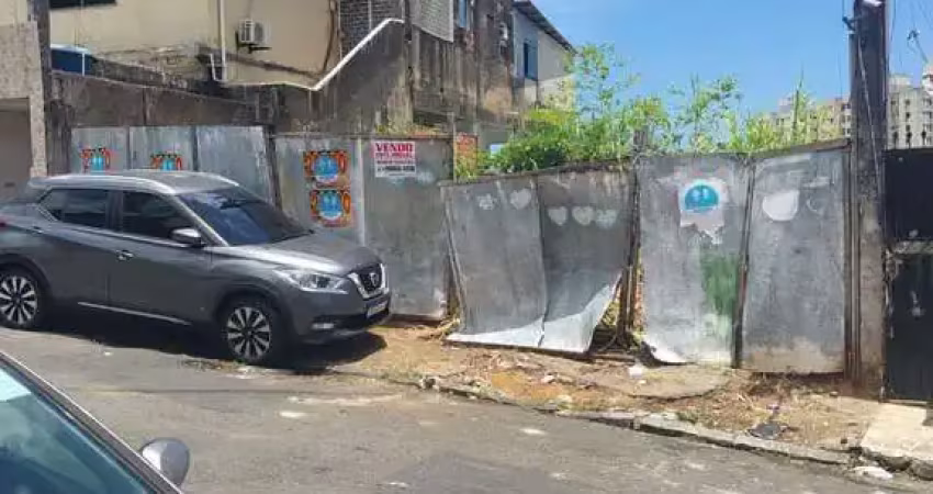 Excelente terreno escriturado em área residencial com 300m² de fácil acesso.