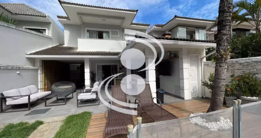 Exclusiva Residência Duplex em condomínio fechado com segurança 24h e Lazer