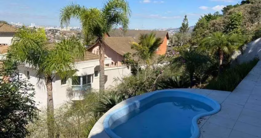 Maravilhosa mansão com 4 amplas suítes com clouset 1.190 metros.