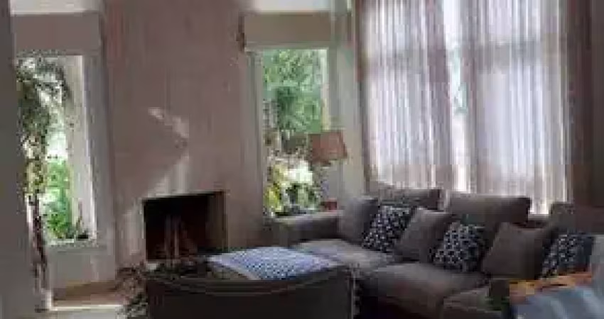 Linda casa de condomínio para aluguel / venda com 286 metros com 5 quartos + piscina .