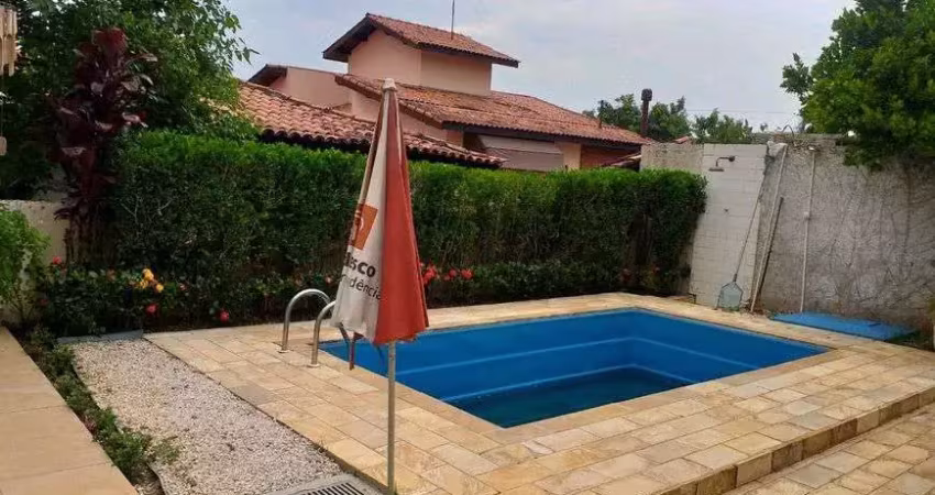Unica , raridade casa térrea de condomínio c/ 400 metros e 4 quartos , piscina e churrasqueira.
