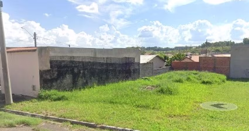 Terreno inteiro no Residencial Cedro