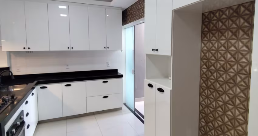 Casa com 2 dormitórios no Jardim Cambuí