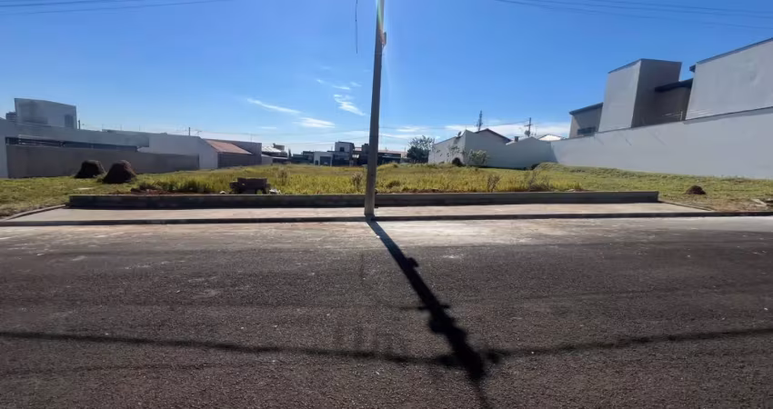 Terreno à venda no Jardim Regina, Botucatu 