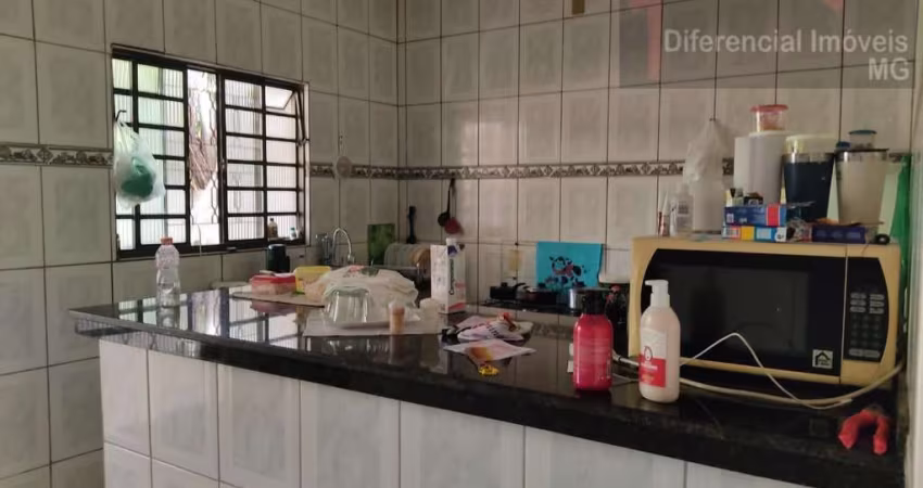 Casa para Venda em Contagem, Retiro, 2 dormitórios, 1 suíte, 1 banheiro, 2 vagas