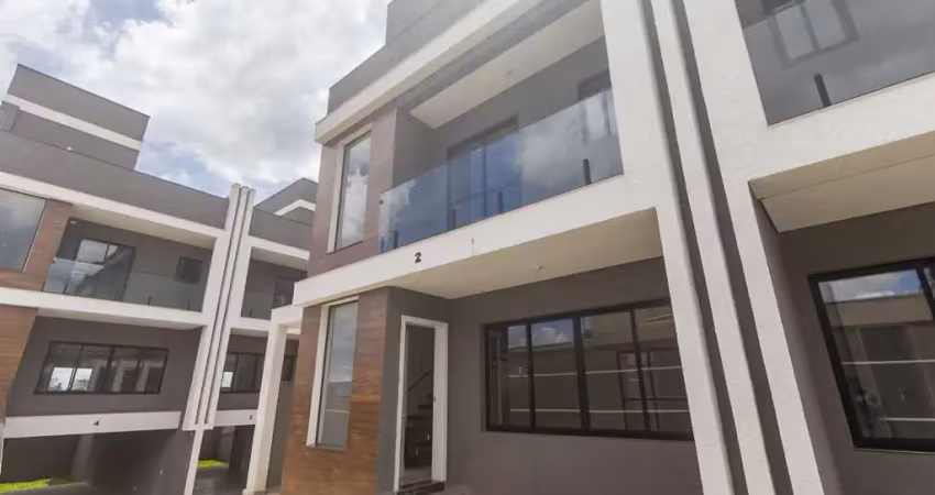 Sobrado Triplex com 3 Quartos no Tingui em Curitiba