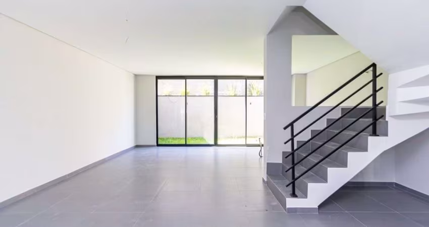 Sobrado à venda com 3 quartos sendo 1 suíte no Santa Cândida em Curitiba