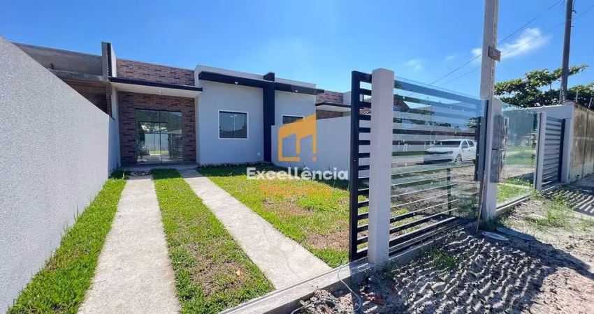Casa com suíte e espaço de terreno em Gaivotas