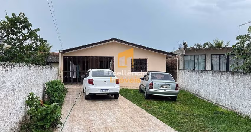 Casa com espaço de terreno na faixa do mar