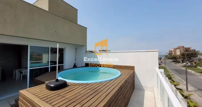 Sobrado com piscina perto do mar