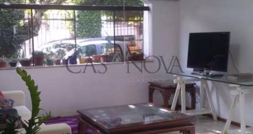 Casa com 3 quartos à venda na Rua Macarani, 000, Saúde, São Paulo