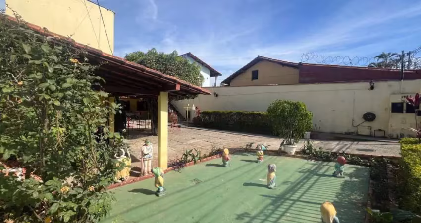 Casa com 6 quartos à venda na Rua Humberto de Campos, Jardim Leblon, Belo Horizonte