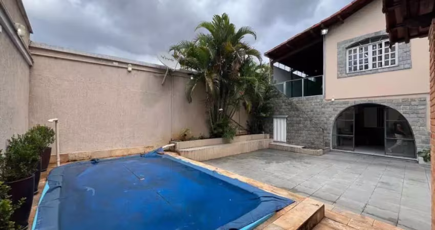 Casa com 4 quartos à venda na Rua Professor José Esteves, Planalto, Belo Horizonte