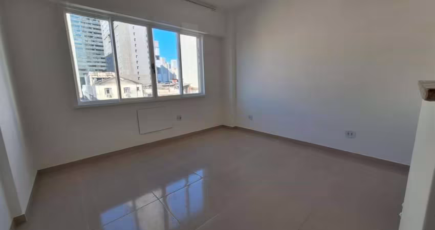 Lindo studio no Centro do Rio, todo reformado e próximo ao Metrô.