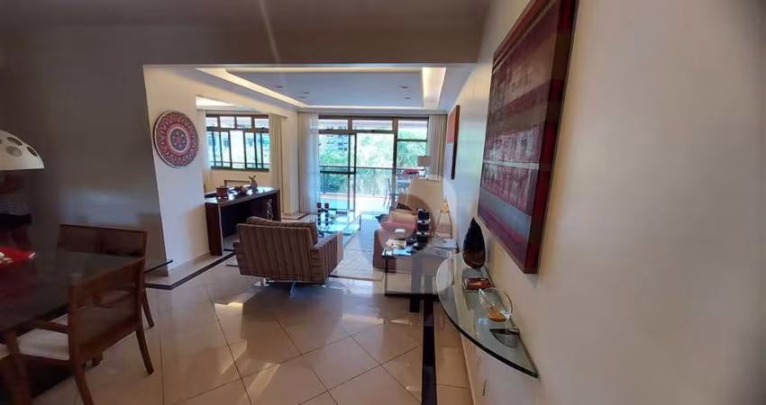 Apartamento, 3 quartos sendo 2 suítes, 2 vagas, 191m². Dependência completa, área de serviço.
