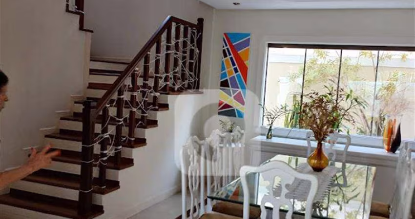 Patrimóvel vende magnifica casa triplex. no Interlagos de Itaúna