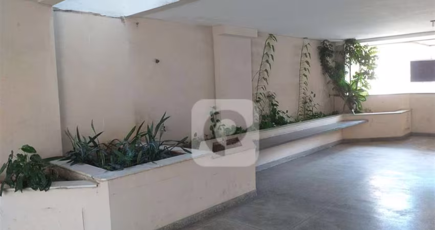 Excelente apartamento reformado com varandão
