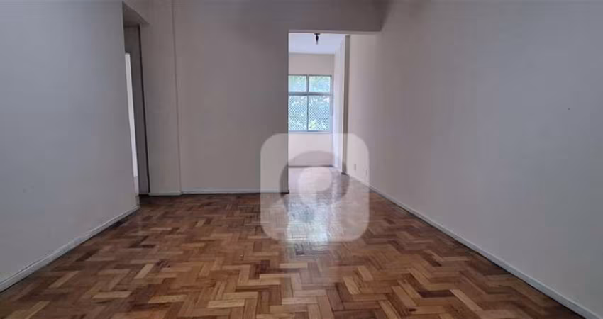 Excelente apartamento com 03 quartos e vaga colado ao metrô Saens Pena