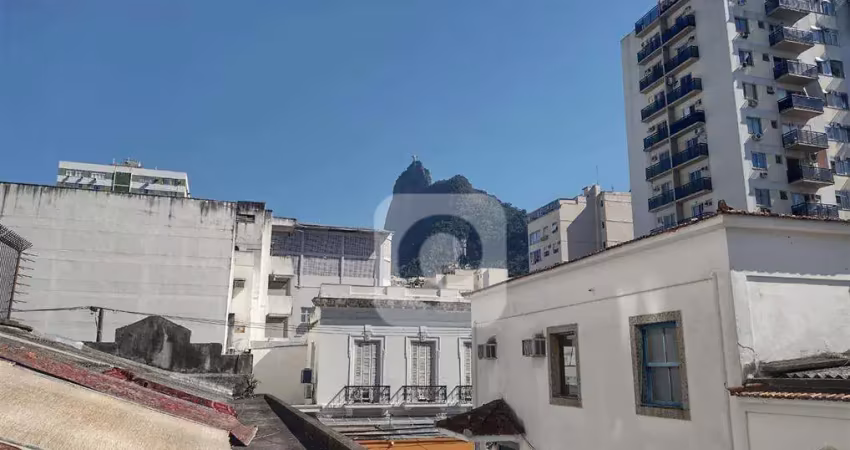 Patrimovel vende ampla casa em  botafogo com quintal e edícula