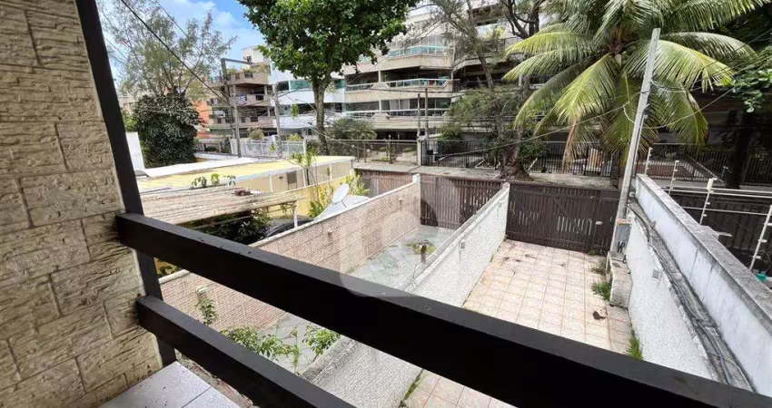 Casa no recreio dos bandeirantes a minutos a pé do praia.