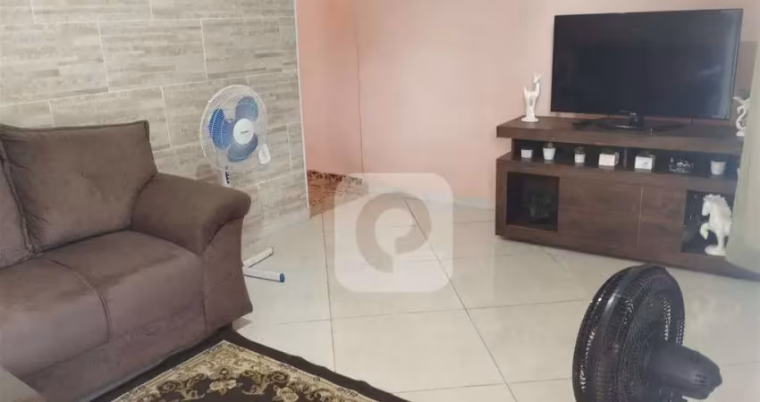 Duas casas no mesmo terreno linear uma com 119m² e outra com 90m² a venda