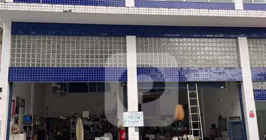 Loja ampla no térreo/2 salas grandes no andar superior + cobertura