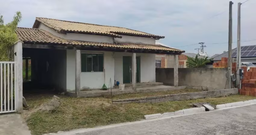 Casa com 3 dormitórios à venda, 150 m² por R$ 228.000,00 - Fazendinha - Araruama/RJ