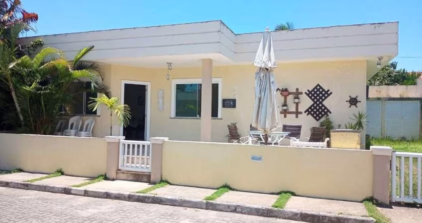 Casa com 3 dormitórios à venda, 81 m² por R$ 390.000,00 - Praça da Bandeira - Araruama/RJ