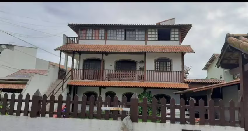 OPORTUNIDADE - CASA TRIPLEX INDEPENDENTE - 12 QUARTOS - A 50 M DA PRAIA DO PERÓ/CABO FRIO.