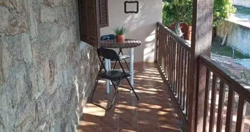 Casa com 3 dormitórios à venda, 220 m² por R$ 400.000,00 - Coqueiral - Araruama/RJ
