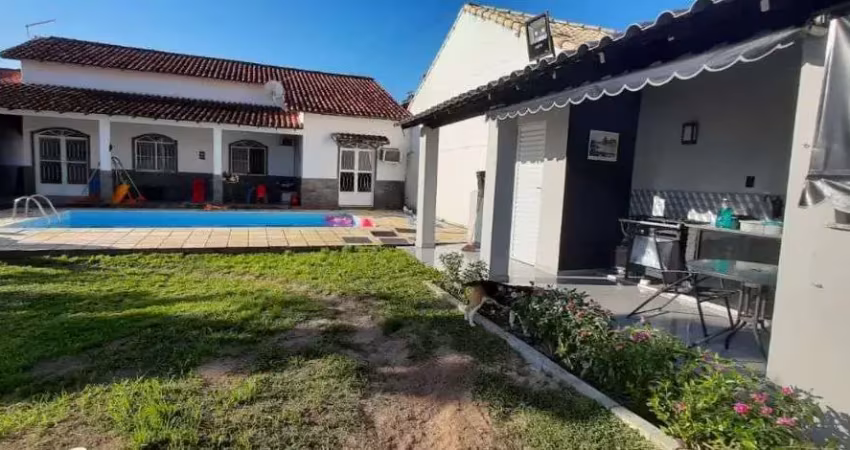 Casa com 3 dormitórios à venda, 150 m² por R$ 300.000,00 - Três Vendas - Araruama/RJ